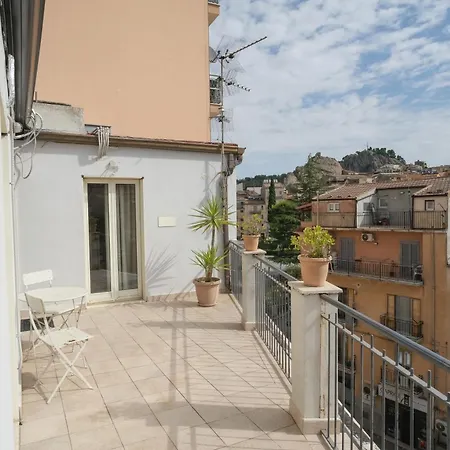 Terrazza Con Vista 니코시아